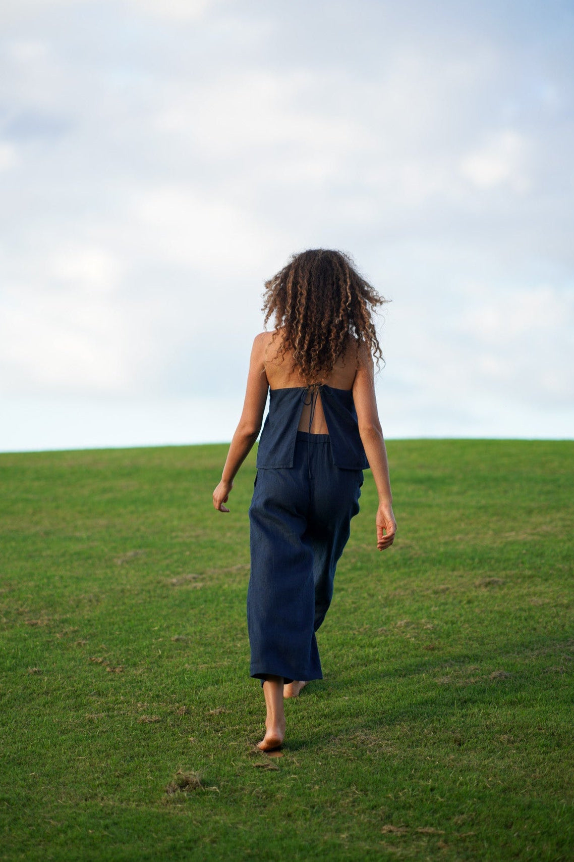 ISABELLA V. Finest French Linen Bella Set Navy Blue - back view